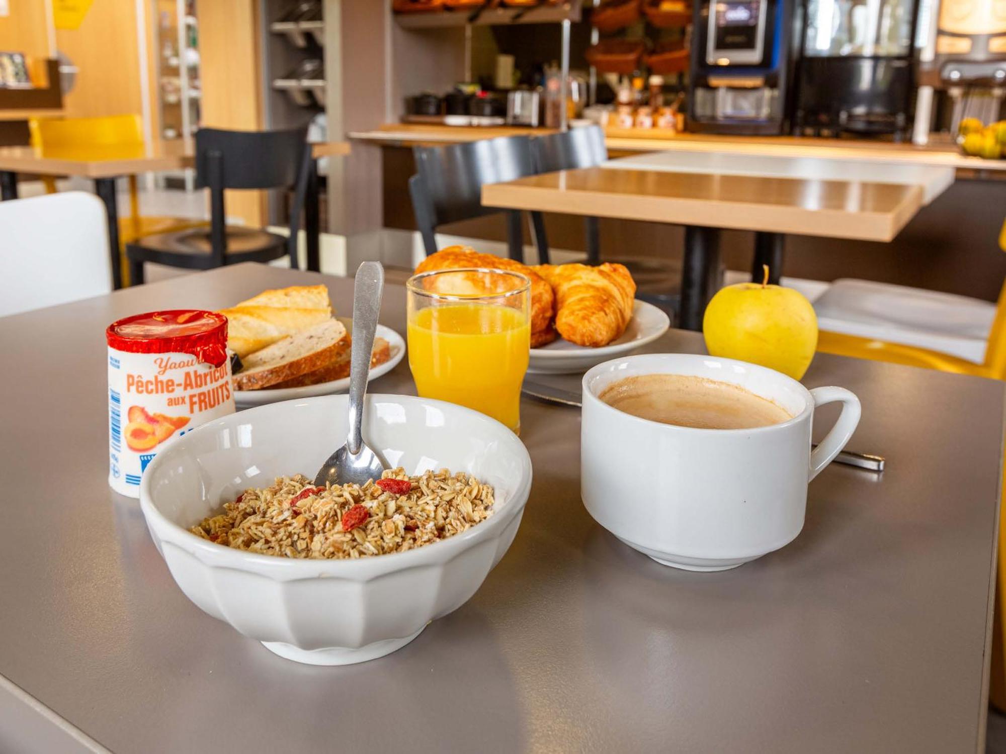 B&B Hotel Chartres Le Coudray ภายนอก รูปภาพ