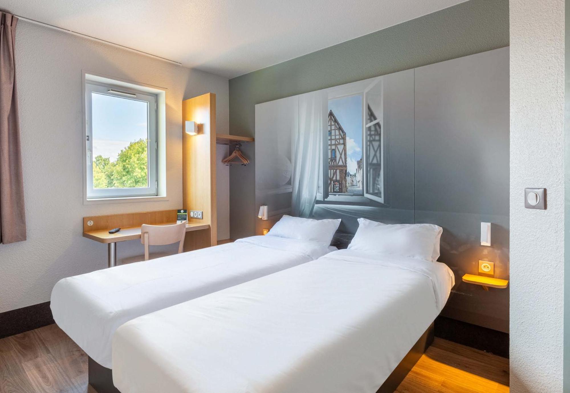 B&B Hotel Chartres Le Coudray ภายนอก รูปภาพ