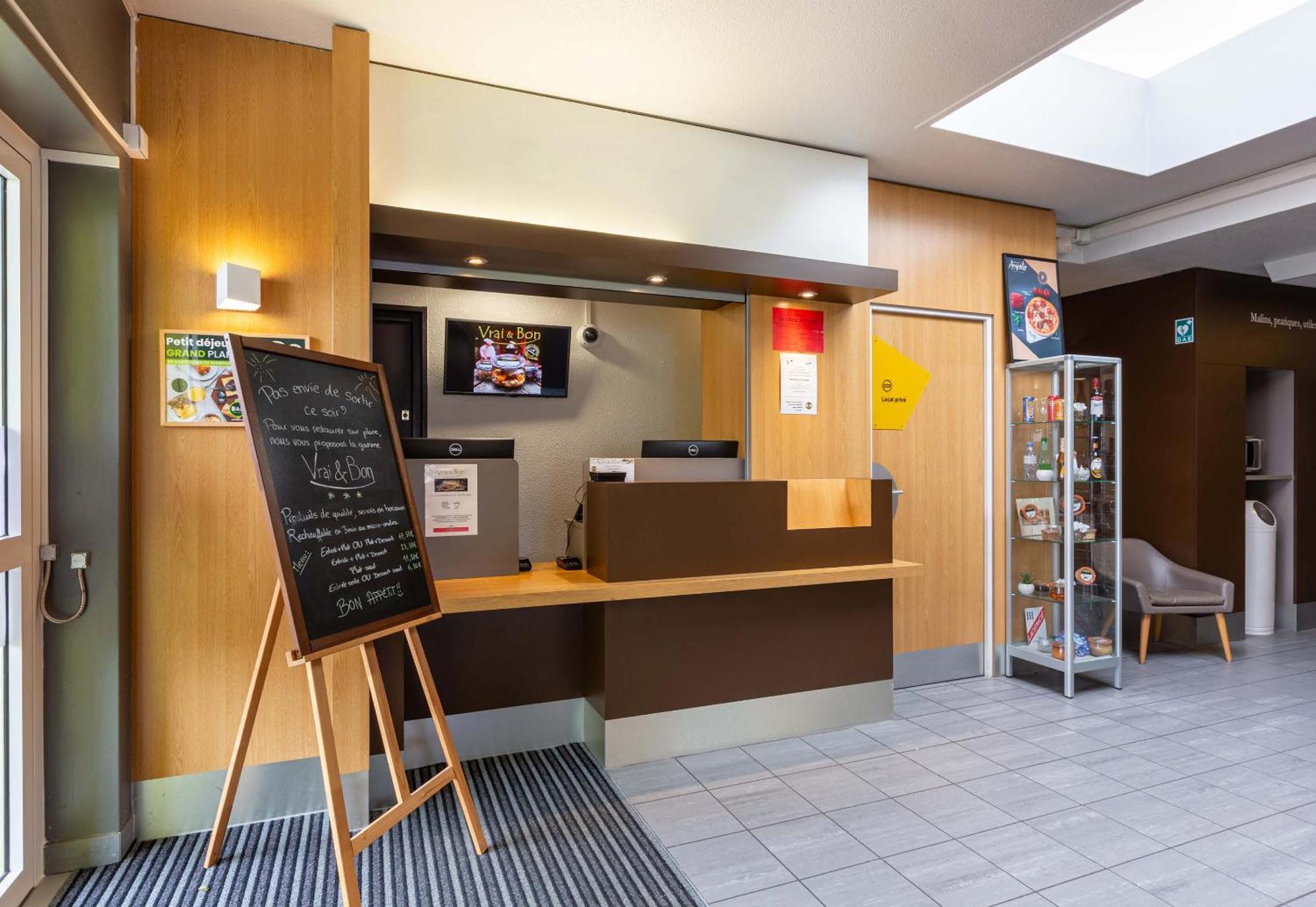 B&B Hotel Chartres Le Coudray ภายนอก รูปภาพ
