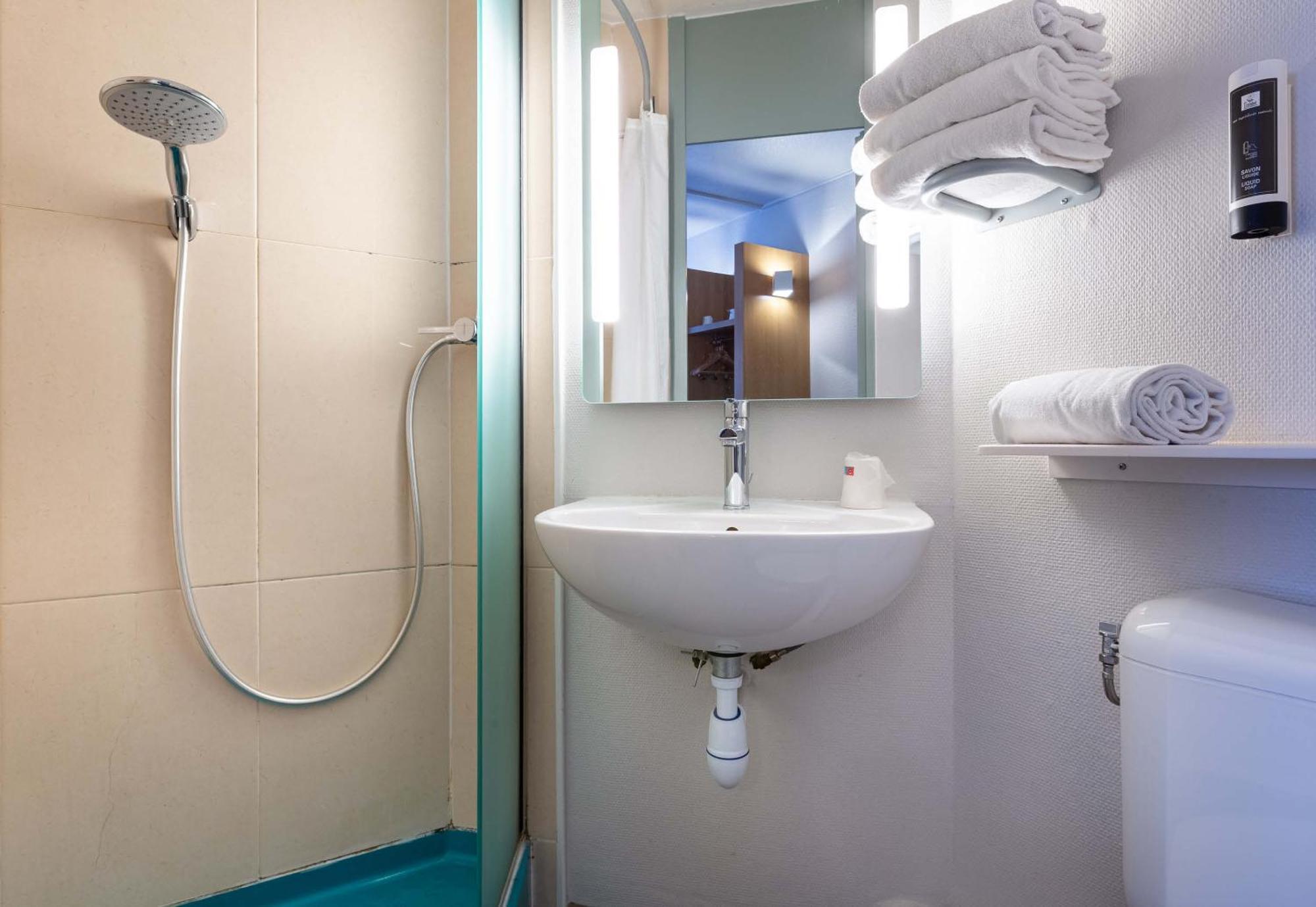 B&B Hotel Chartres Le Coudray ภายนอก รูปภาพ
