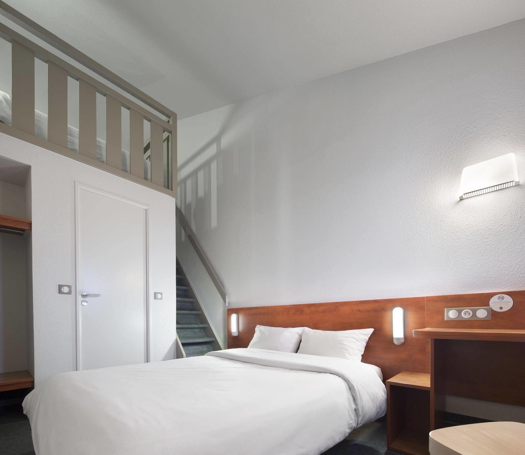 B&B Hotel Chartres Le Coudray ภายนอก รูปภาพ