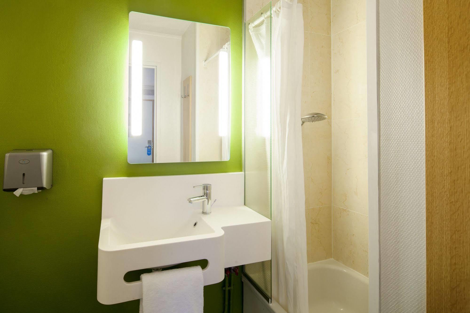B&B Hotel Chartres Le Coudray ภายนอก รูปภาพ