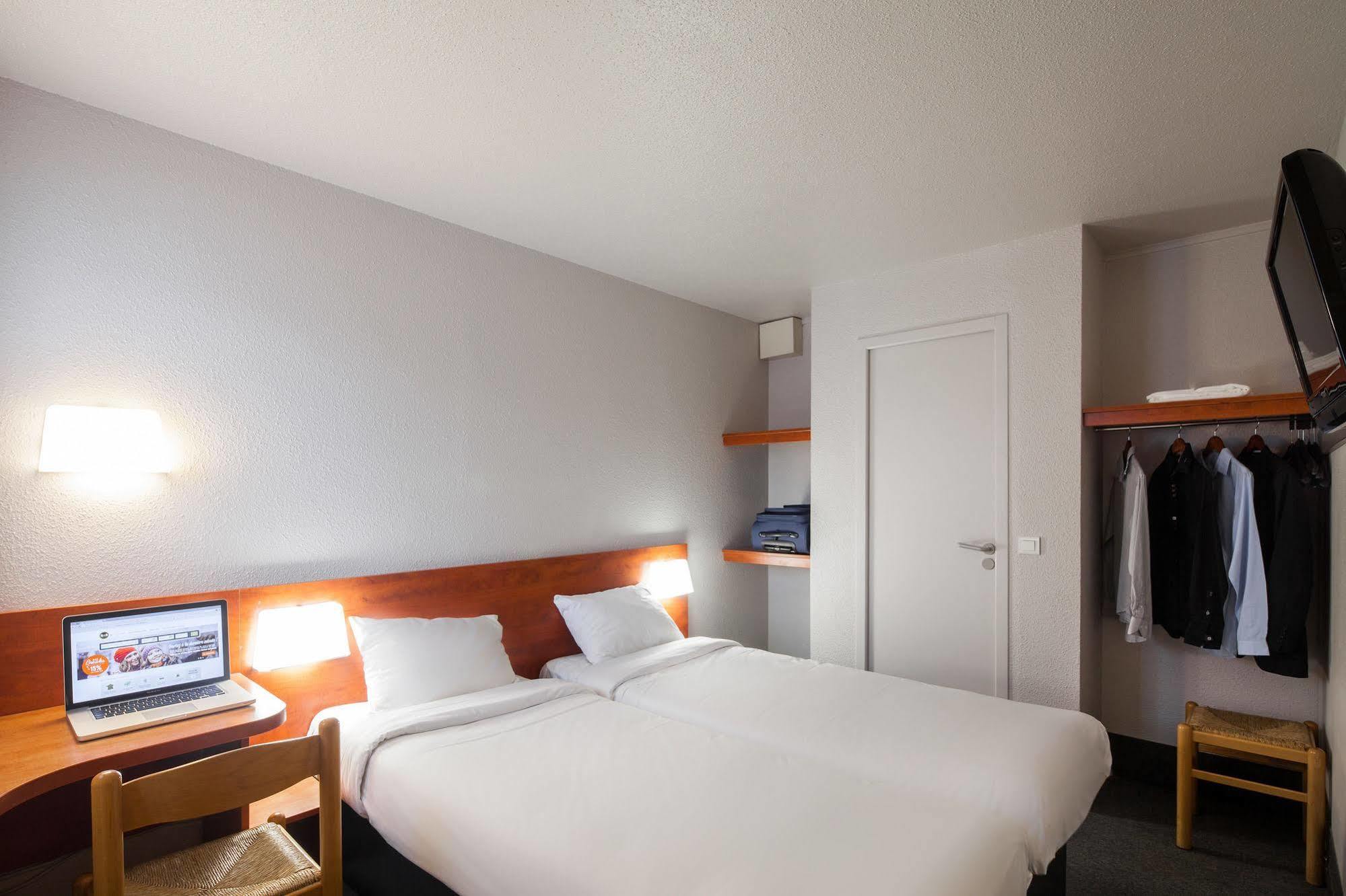 B&B Hotel Chartres Le Coudray ภายนอก รูปภาพ