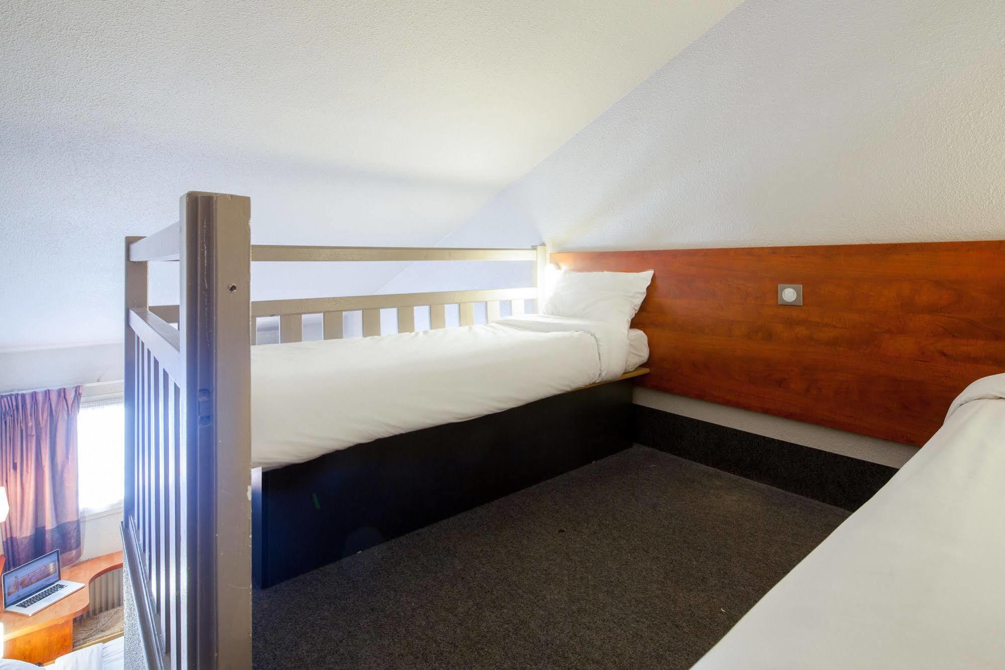 B&B Hotel Chartres Le Coudray ภายนอก รูปภาพ