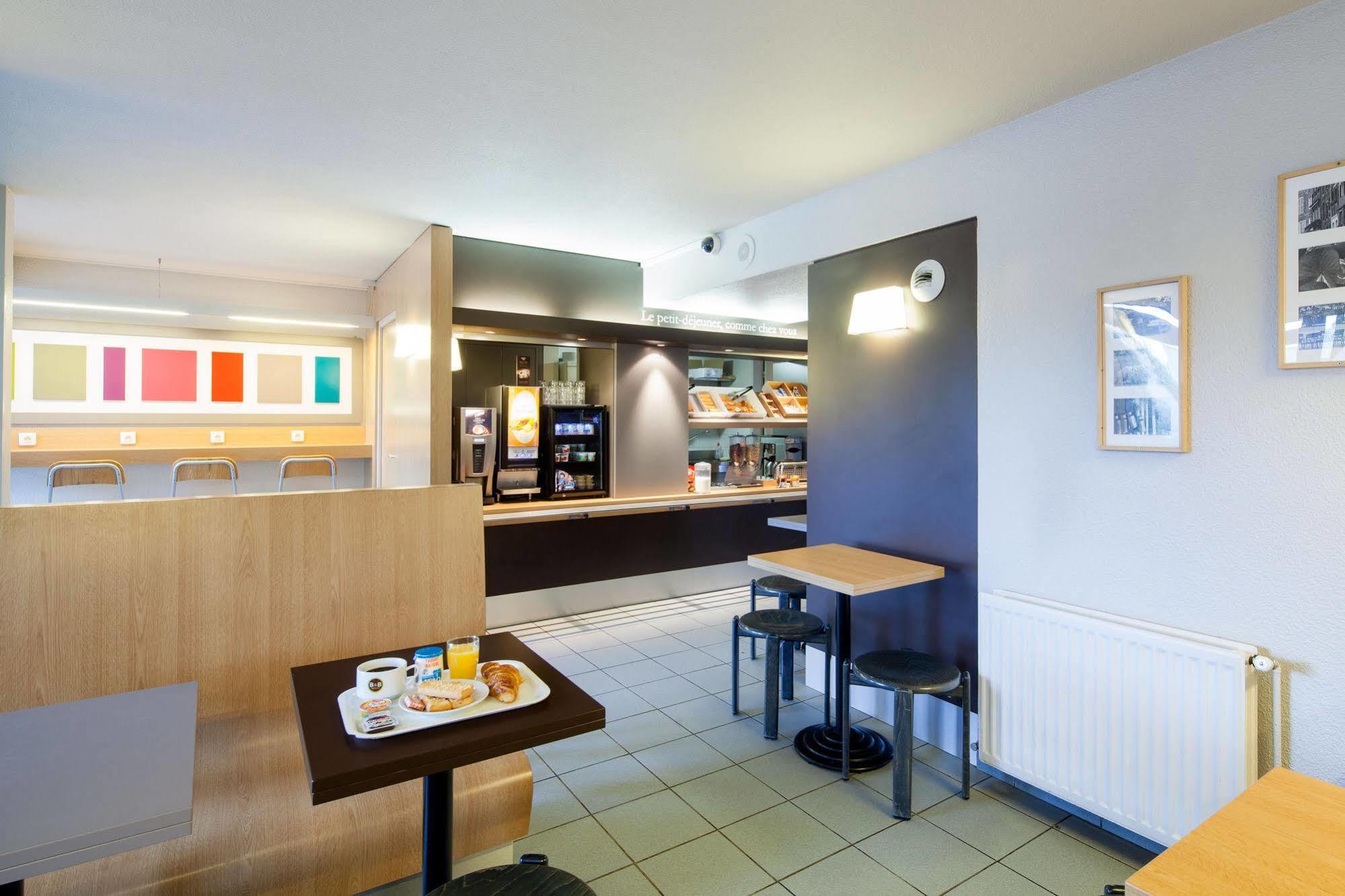 B&B Hotel Chartres Le Coudray ภายนอก รูปภาพ