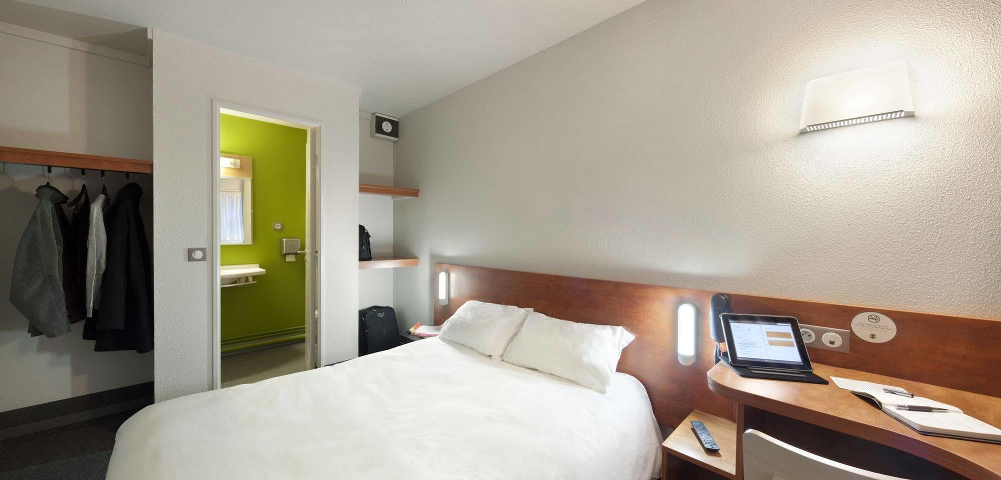 B&B Hotel Chartres Le Coudray ภายนอก รูปภาพ